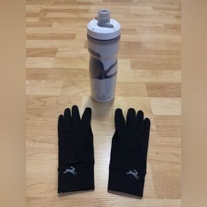 Tracksmith NDO Nylon Gloves w/ 21 oz Insulated Camelbak Water Bottle